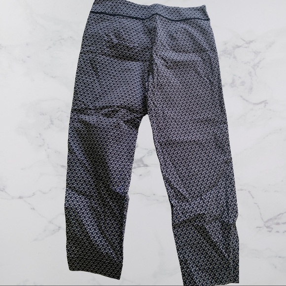 Women’s Le Grenier patterned Capri pants with button detail at ankles - Picture 2 of 3